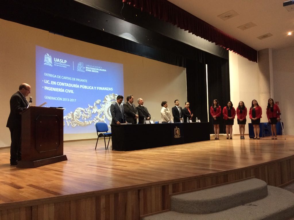 Realizan entrega de cartas de pasante en UASLP campus Rioverde