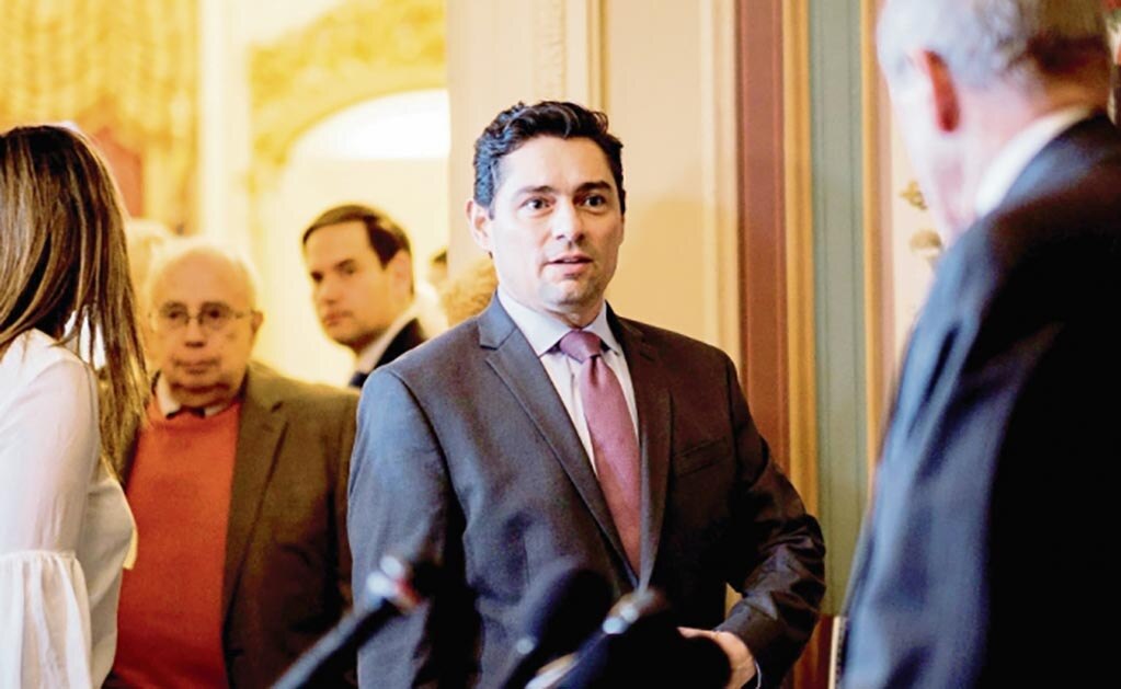 Postura neutral de México en Venezuela no ayuda: Carlos Vecchio