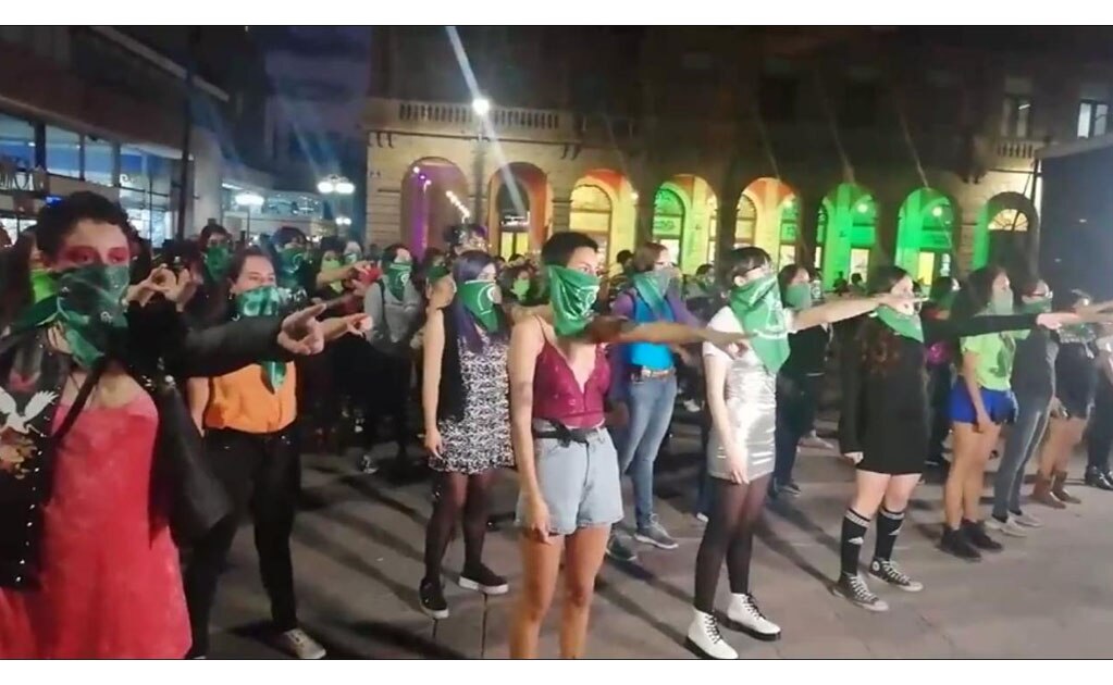 Feministas potosinas replican “Un Violador en tu camino” en Fundadores 