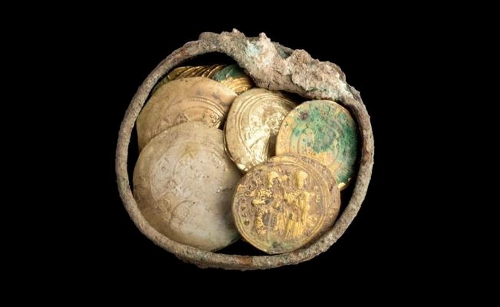 Descubren un cofre con monedas de oro de hace 900 años