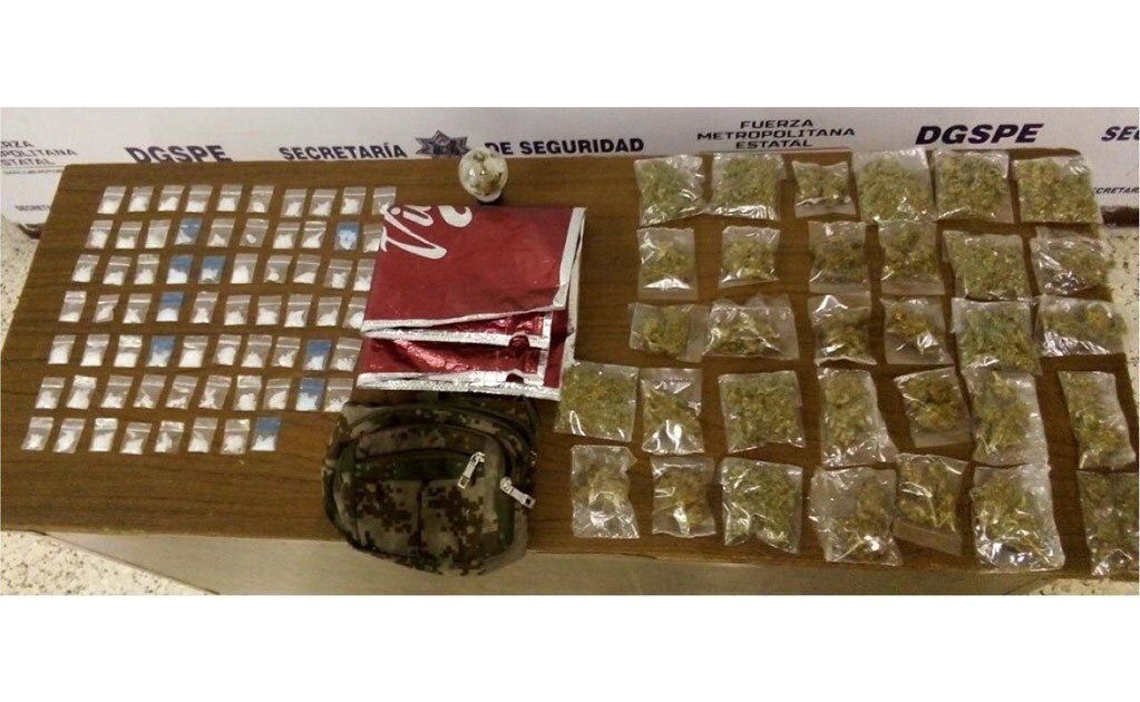 Detienen a dos por posesión de cristal y marihuana