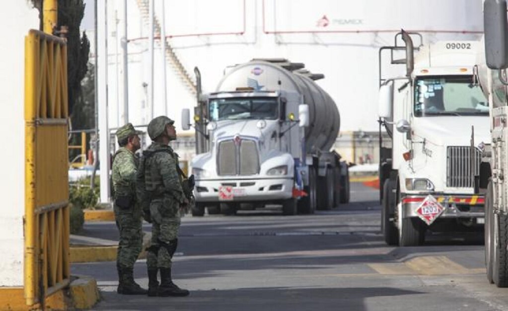 Ejército vigila las instalaciones de Pemex (Foro: Jorge Alvarado / El Universal)