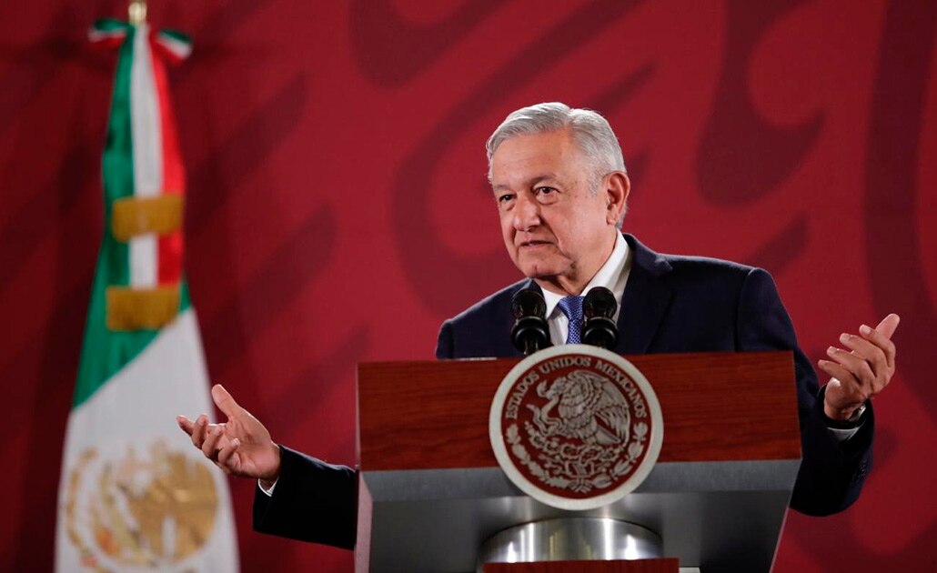 Analiza López Obrador celebrar primer año de gobierno con informe en el Zócalo