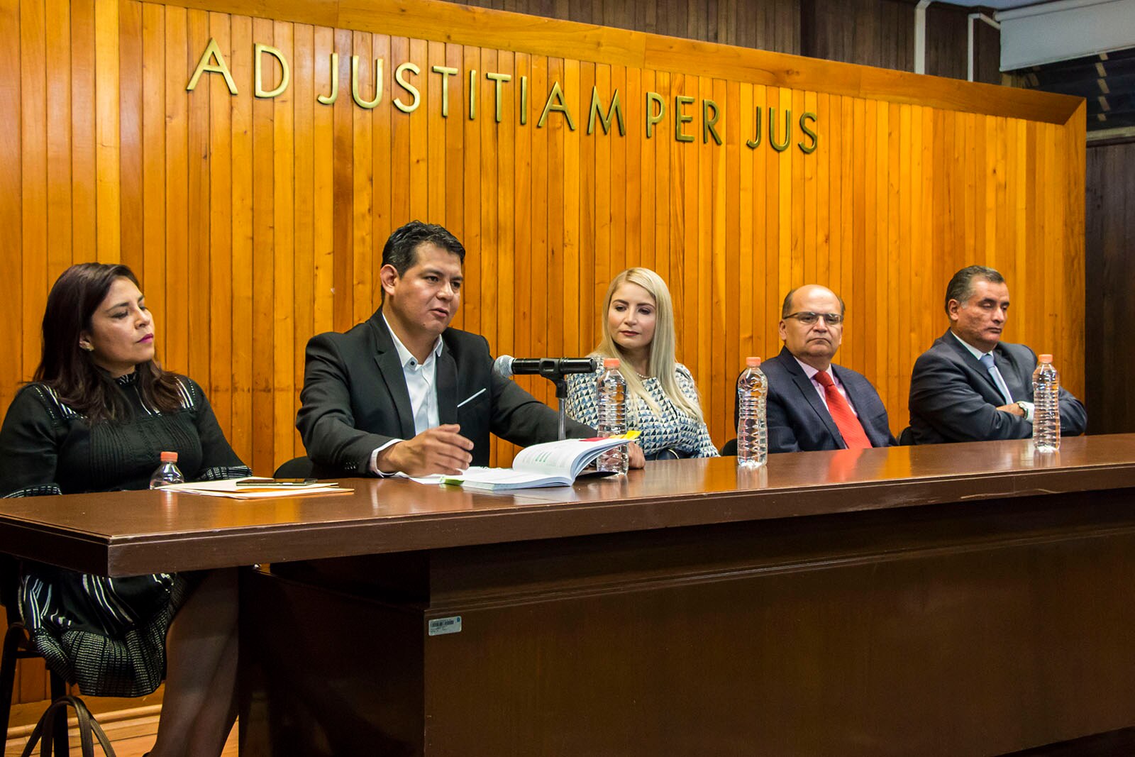 Facultad de Derecho UASLP presenta libro “Derecho económico”