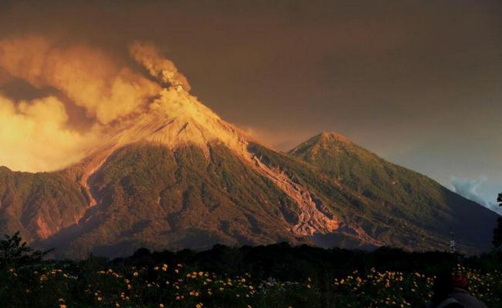 El volcán de fuego volvió a hacer erupción hoy. Foto: EFE