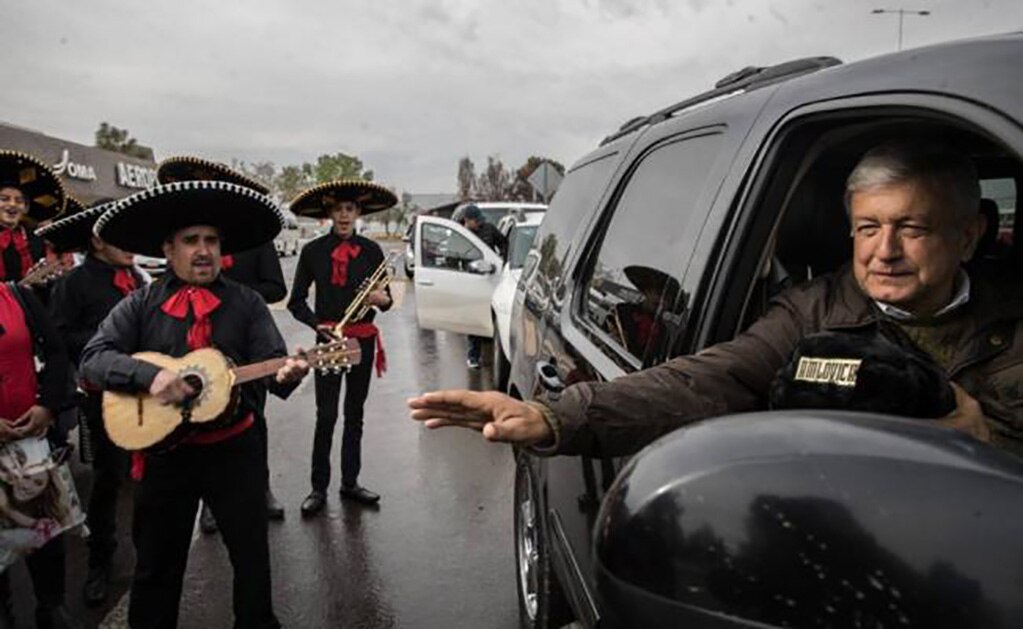 Esposa de AMLO no tiene un Mercedes, ni su hijo un Lamborghini: Verificado 2018