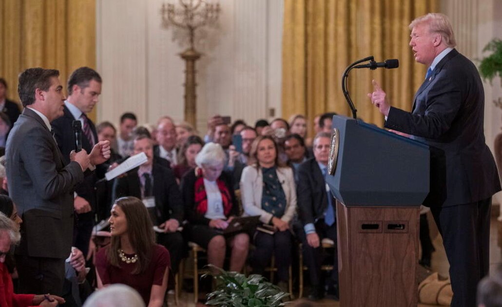Trump sugiere evitar enfocar a periodista de CNN en ruedas prensa