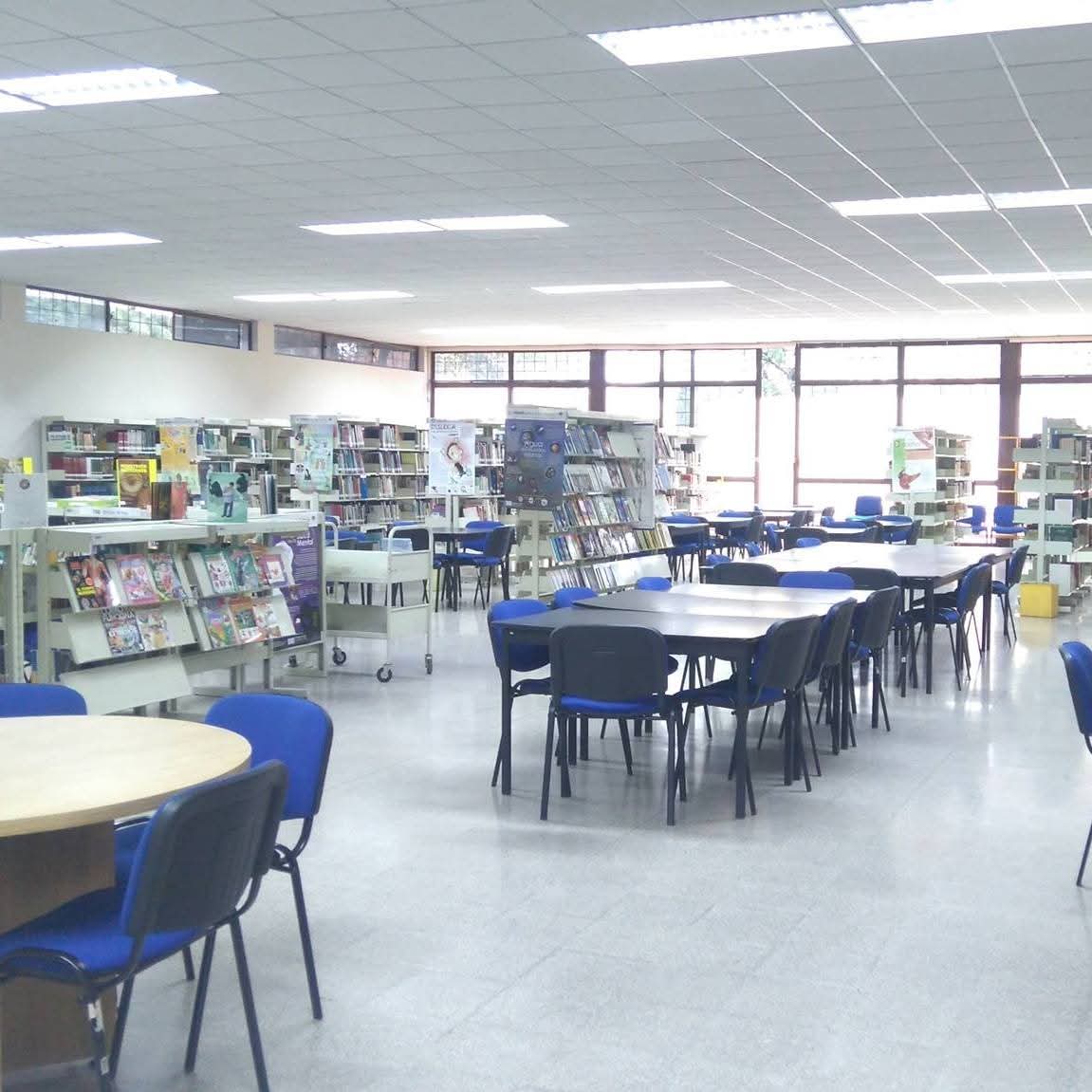 La biblioteca cuenta con gran acervo literario