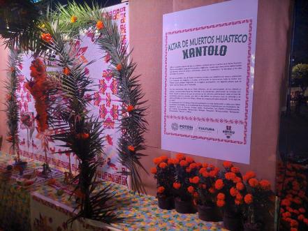 Con altar huasteco de Xantolo, San Luis Potosí se hace presente en el Zócalo de la CDMX