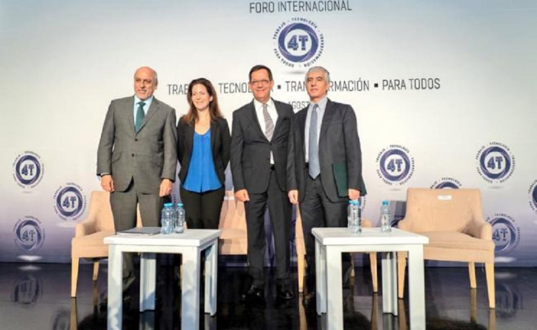 Campa Cifrián resaltó que la sociedad se encuentra al borde de una revolución tecnológica que modificará fundamentalmente el mercado laboral. Foto: @1campa