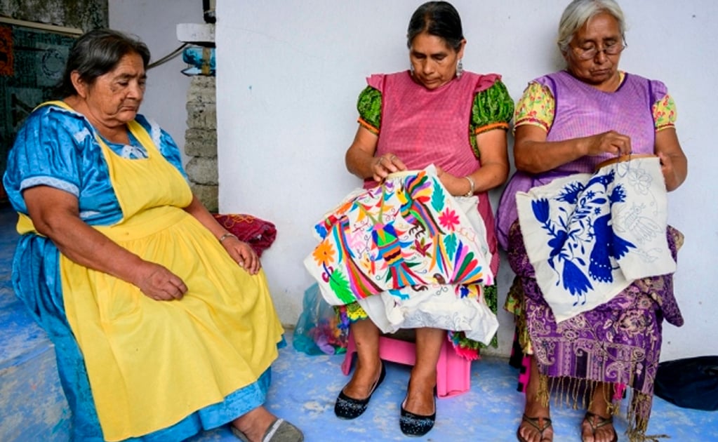 Carolina Herrera causa indignación a artesanas por plagio de sus diseños