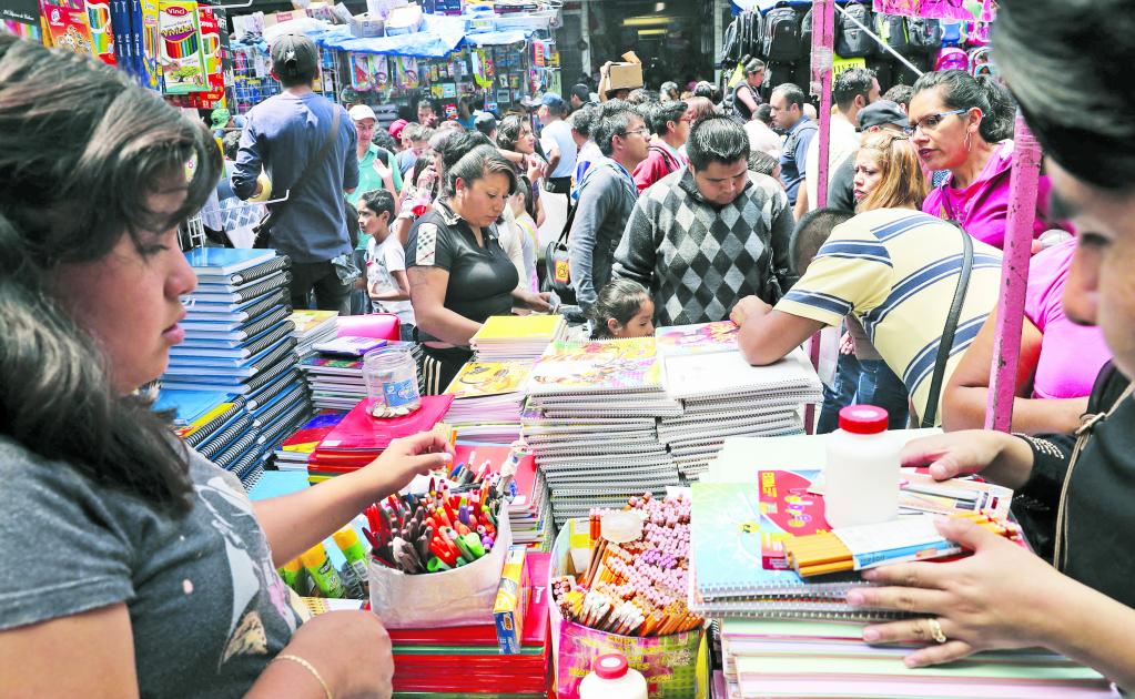 Sin repunte en ventas por regreso a clases, prevén comerciantes
