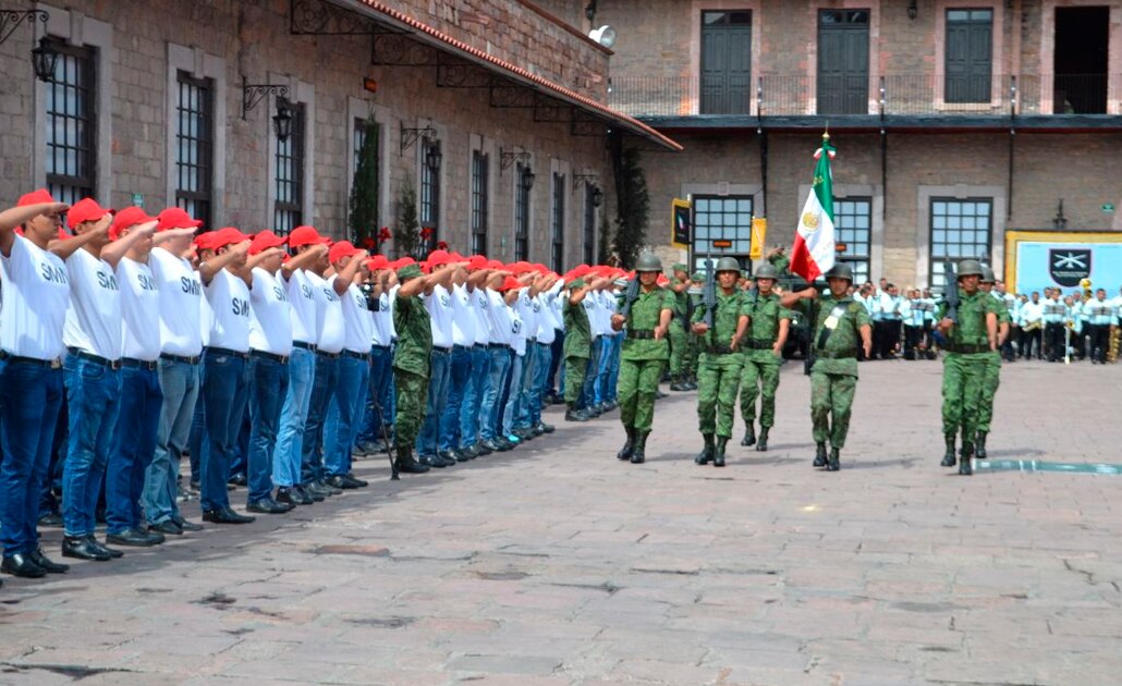Continúa entrega de cartillas del Servicio Militar