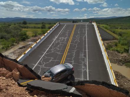Logran indemnización para familia de persona muerta en derrumbe de puente en Cerritos