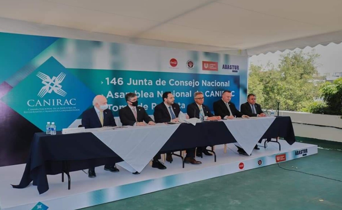 Juan Carlos Banda rinde protesta como parte de directiva nacional de Canirac