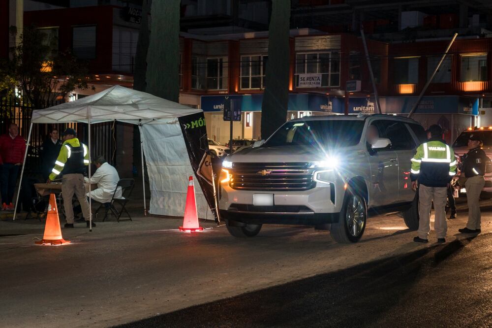 De acuerdo con la Ley de Ingresos de este año Fiscal, una multa de tránsito por aliento alcohólico asciende a 60 UMAs. Foto: Especial