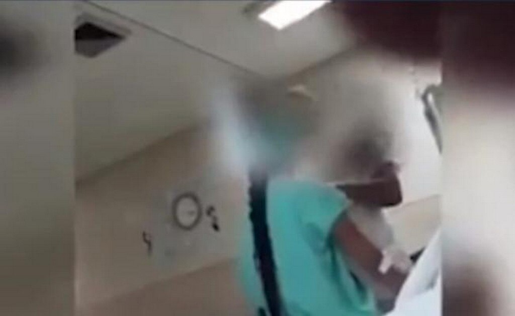  Niña agredida por enfermera fue sedada para calmarla