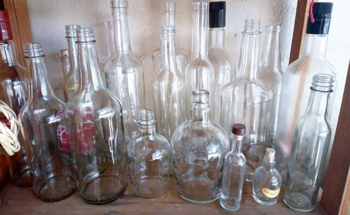 Escasez de vidrio, tras demanda para generar vacunas de Covid, pega a productores mezcaleros de SLP. Foto: Especial