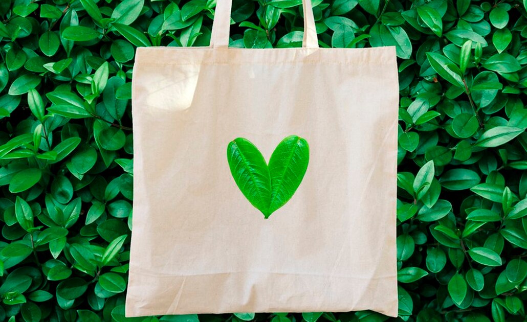 Bolsas de algodón y papel pueden ser tan dañinas como las de plástico