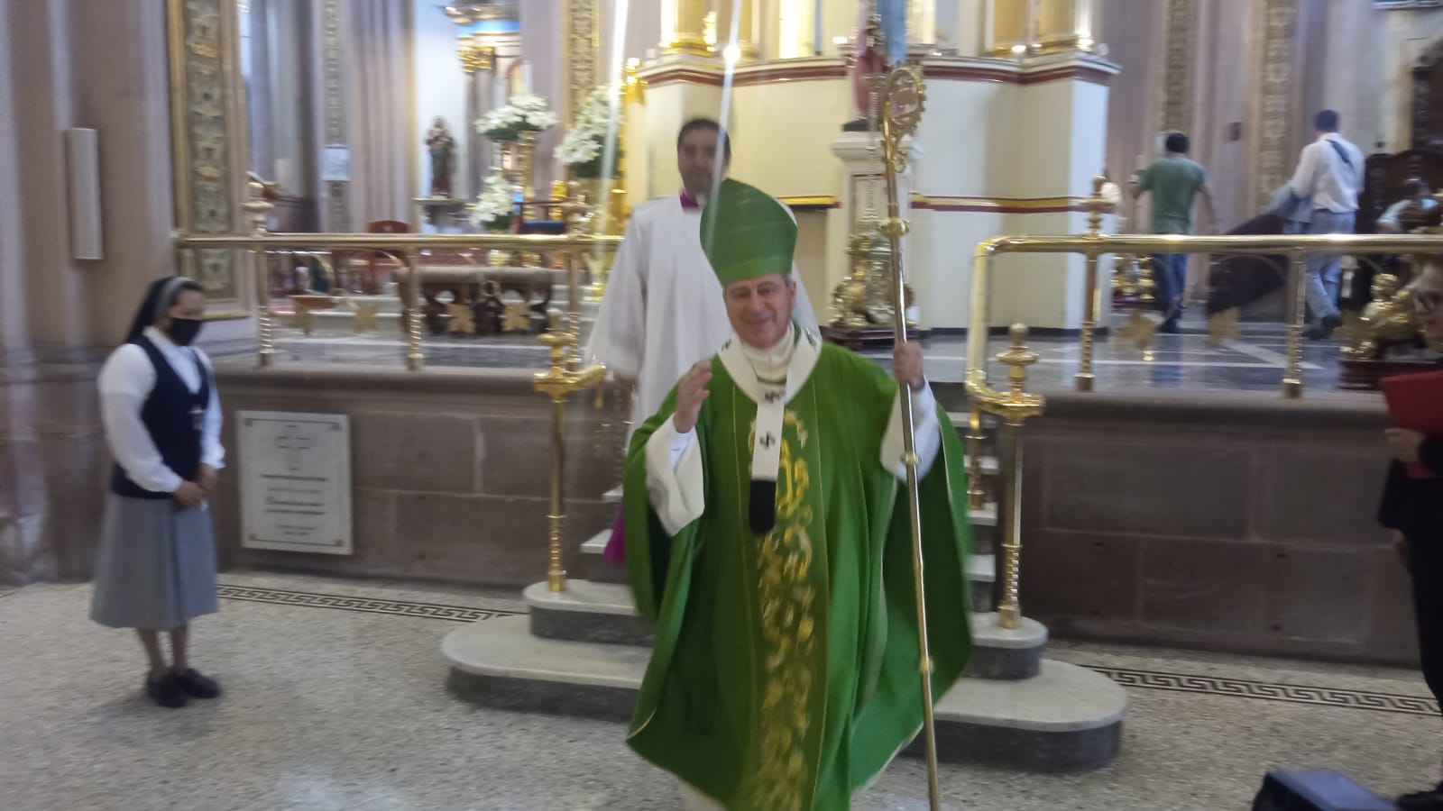 Arzobispo pide no hacer gastos innecesarios durante el Buen Fin en SLP