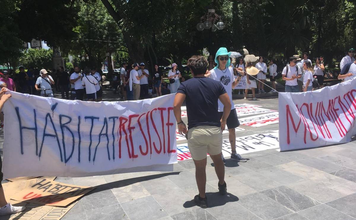 Protestan alumnos de Facultad del Hábitat de la UASLP; insisten en rechazar “imposición” de directora