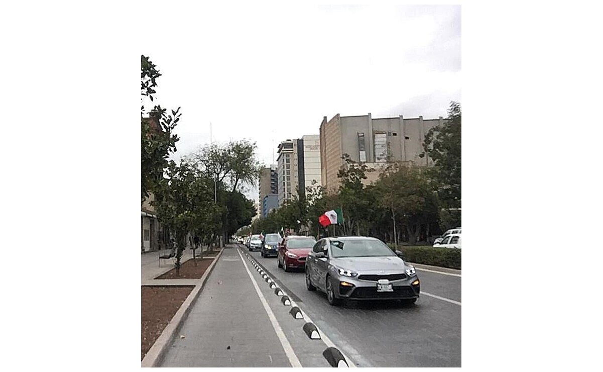 Frente Nacional Anti-AMLO realiza caravana en calles de la capital de SLP