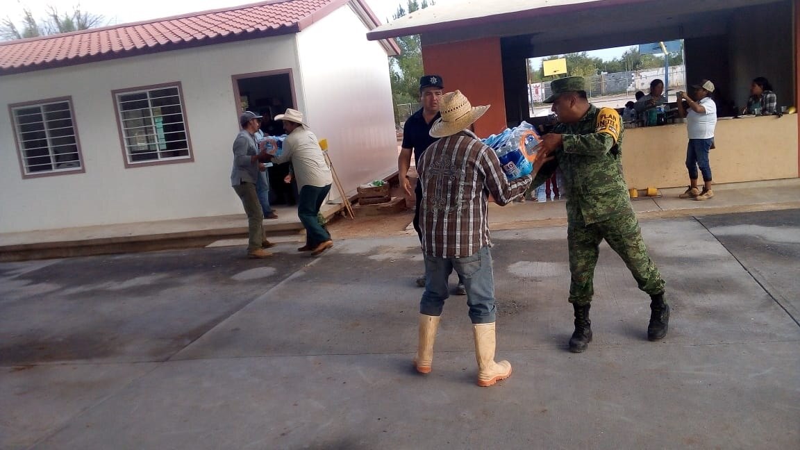 Entregan apoyos a 12 familias afectadas por tormenta en Villa de Ramos
