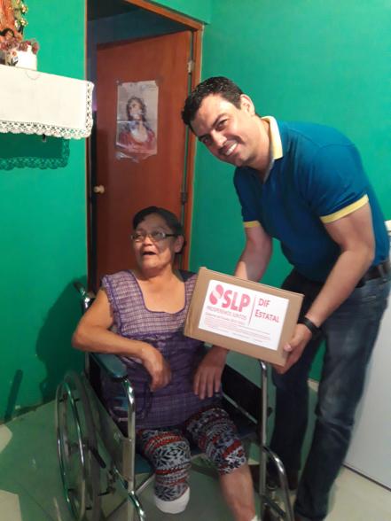 Entrega DIF estatal apoyo alimentario a personas de la tercera edad