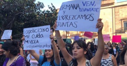  “Me cuidan mis amigas, no la policía”; reclamen mujeres en #BrillanteadaSLP