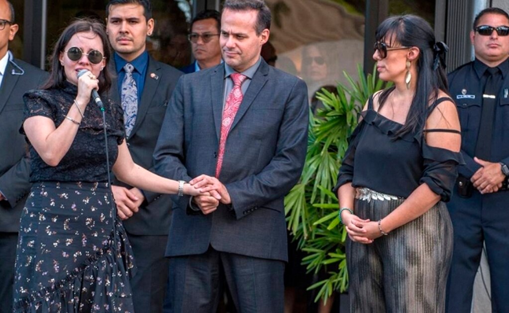 Admiradores despiden a José José en un velorio abierto en Miami