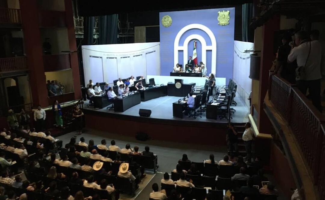 Diputados de Verde, Morena y PT se ausentan de sesión solemne en Matehuala. Fotos: Samuel Estrada