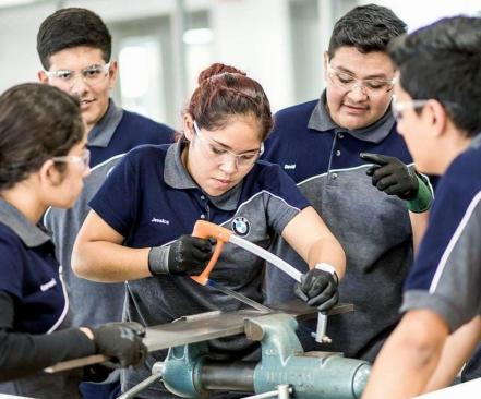 Programa Dual de BMW SLP, seis años formando talento humano especializado
