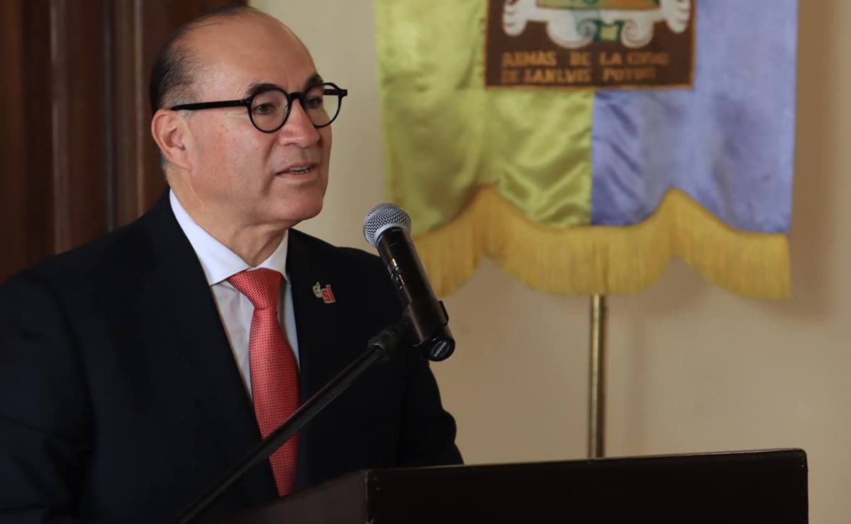 Celebridades y políticos acompañan a Galindo Ceballos en su primer informe de gobierno en SLP