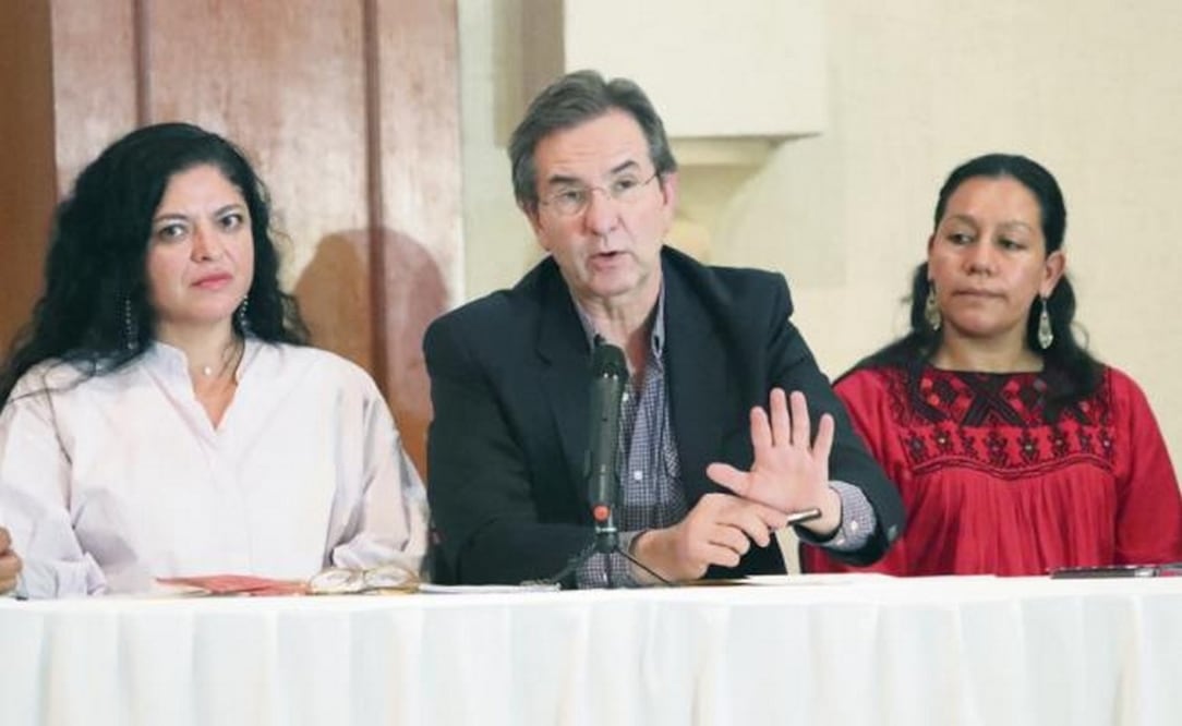 Esteban Moctezuma Barragán indicó que López Obrador pretende que no se vuelva a llevar a cabo otra reforma sin la consulta ciudadana. Foto: ARIEL OJEDA. EL UNIVERSAL