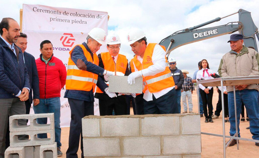 Gobernador coloca primera piedra de empresa japonesa en Venado