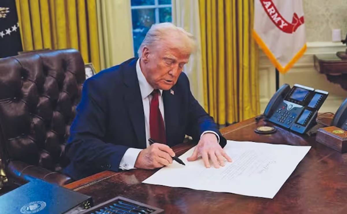 Trump declara "independencia económica" de EU; impone aranceles diferenciados por país y gravamen base de 10% a todas las naciones 