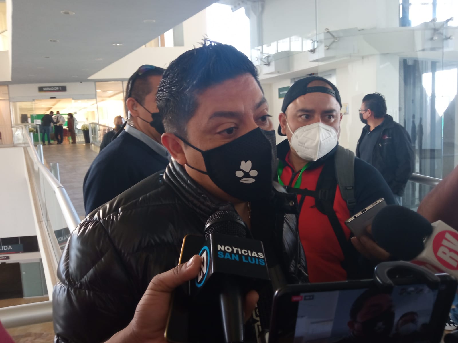 Lamenta Ricardo Gallardo que nueve diputados locales reciban vales para gasolina