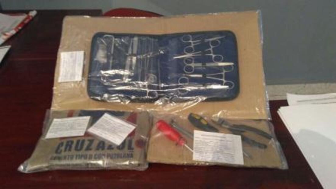 Sorprenden a tres sujetos, intentaban robar automóviles