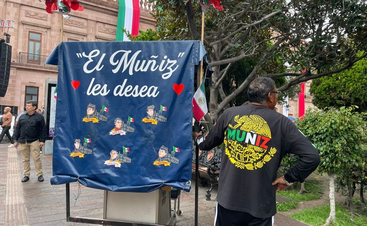 Bernabé "El Muñiz", el bolero que da color a las festividades en la Plaza de Armas de SLP