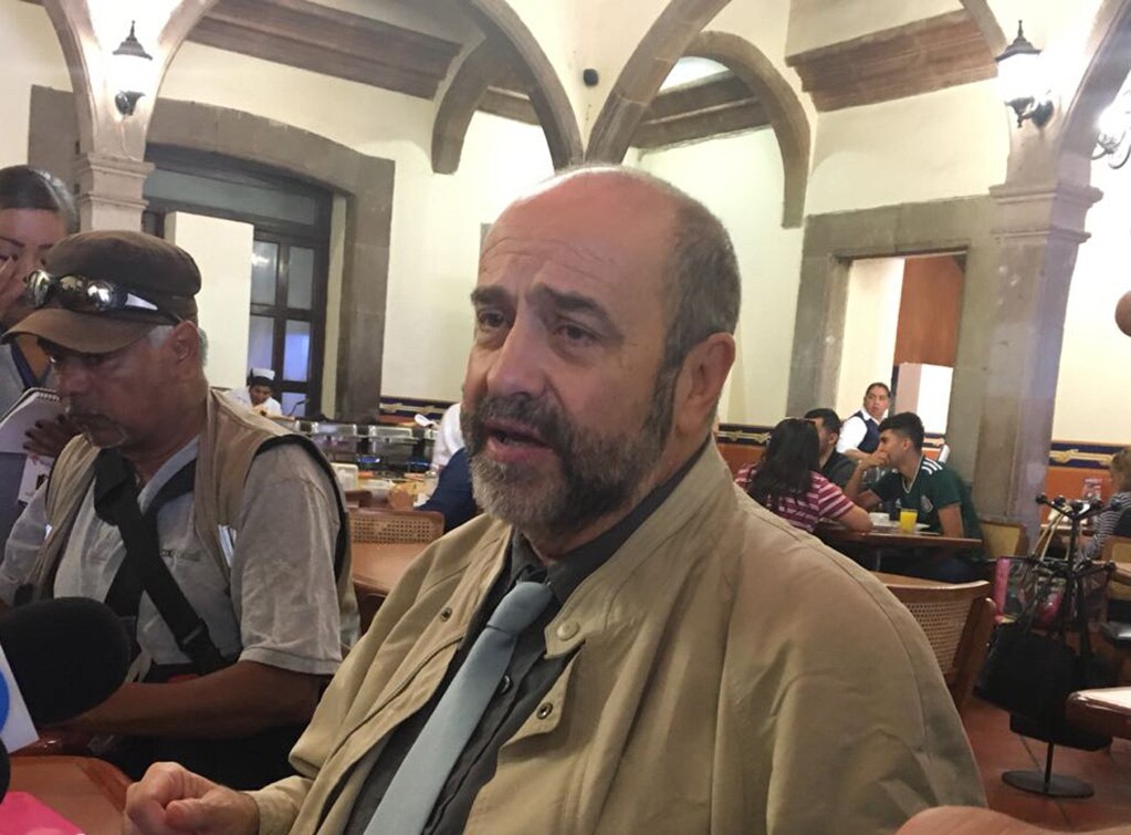 Pide militante de Morena a AMLO poner orden en SLP