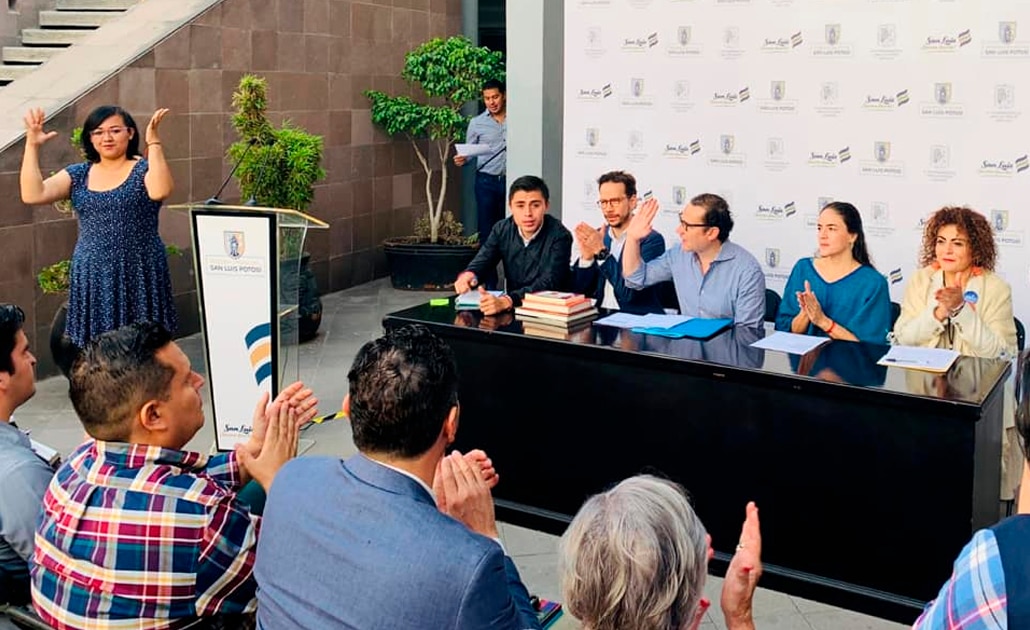 Gobierno municipal celebra Día Mundial del Libro con homenaje a poetas