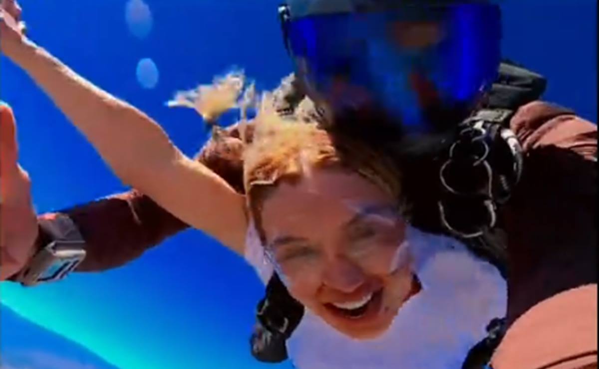 VIDEO | Emma Coronel estrena cuenta de TikTok con un salto en paracaídas