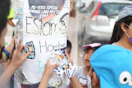 Con carteles y stickers, niñas y niños de El Portezuelo se unieron a movilización del 8M 