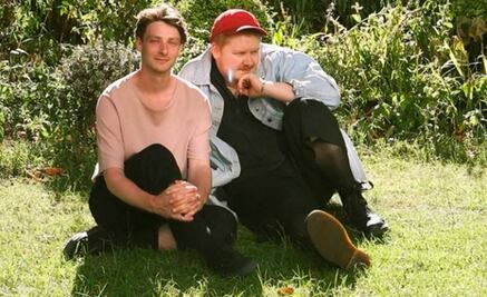 Miembros del grupo Her's mueren en accidente automovilístico