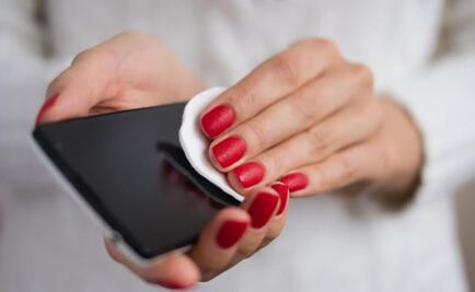 ¿Cómo desinfectar tu celular de los gérmenes que lo habitan?