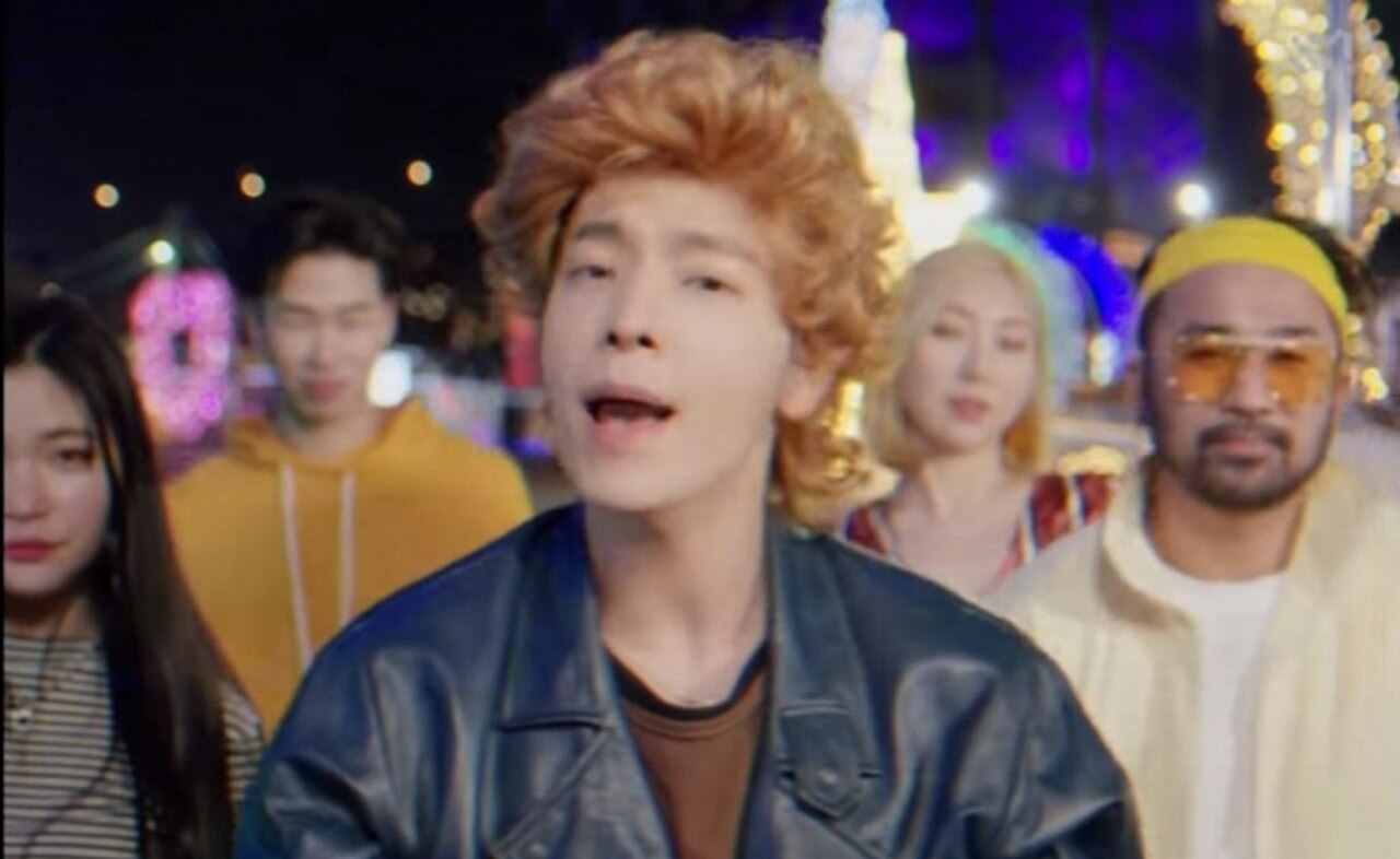 Al estilo de Luis Miguel, Super Junior canta "Ahora te puedes marchar"