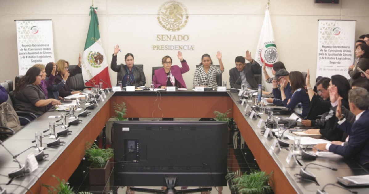 Avalan en comisiones del Senado cambiar ley para que Taibo II sea titular del FCE