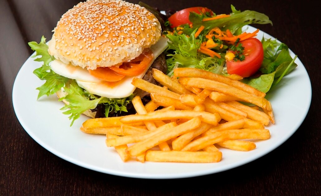La comida rápida no es la más calórica: estudio