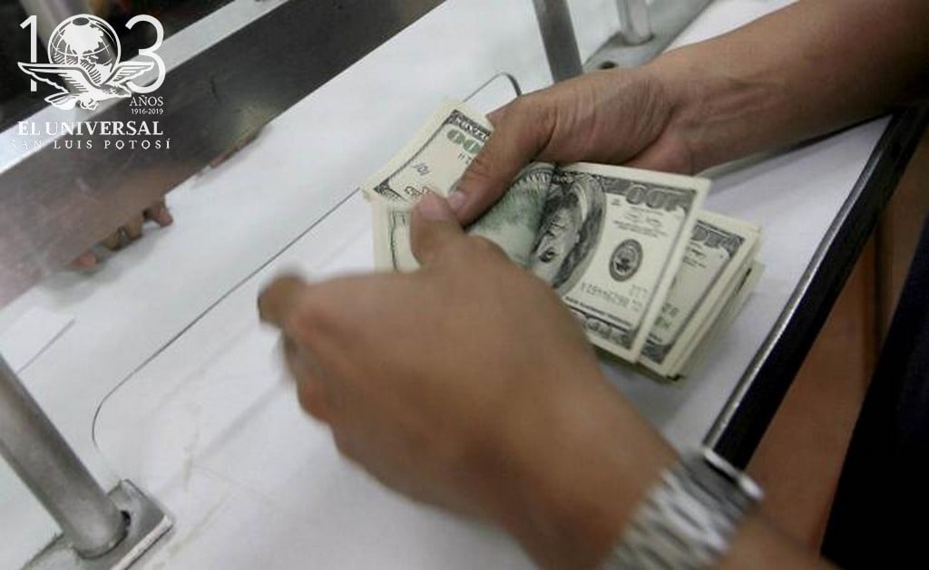  Peso mexicano pierde ante dólar tras comentarios de Trump sobre cierre de frontera