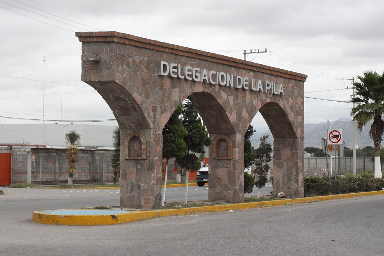 Entregan 7 toneladas de suplemento alimenticio a productores agropecuarios de La Pila